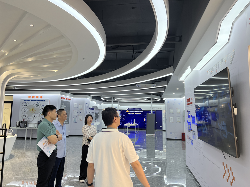 民建中山市委会副主委蔡先全莅临众能物联考察调研